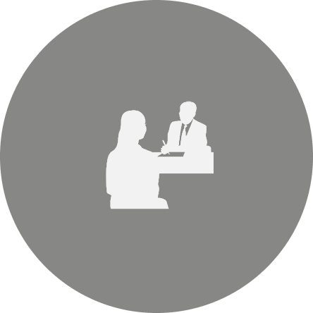 向かい合って話す最終面接のアイコン